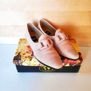 Vintage 90s Alibi Beige Chain Accent Heel Pointy Neutral Loafers